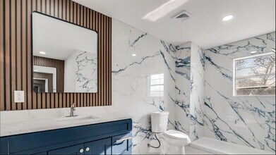 8435 Birchcroft Dr in Dallas, TX - Building Photo - Building Photo