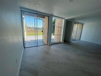 9175 Fontainebleau Blvd in Miami, FL - Building Photo - Building Photo