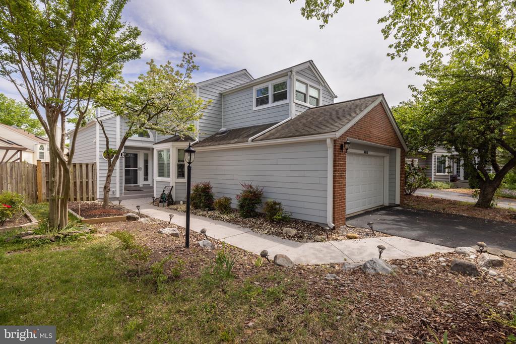 6015 Good Lion Ct in Alexandria, VA - Building Photo