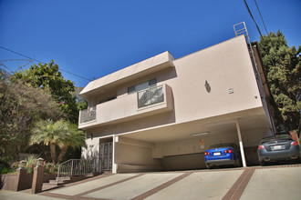 864 Granville Ave in Los Angeles, CA - Building Photo - Building Photo