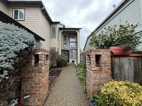 5161 NW Millstone Way in Portland, OR - Building Photo - Building Photo