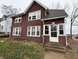 406 W Washington Ave in Jackson, MI - Building Photo