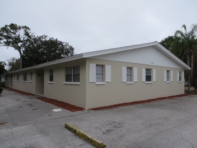 7100 Dartmouth Ave N in St. Petersburg, FL - Building Photo