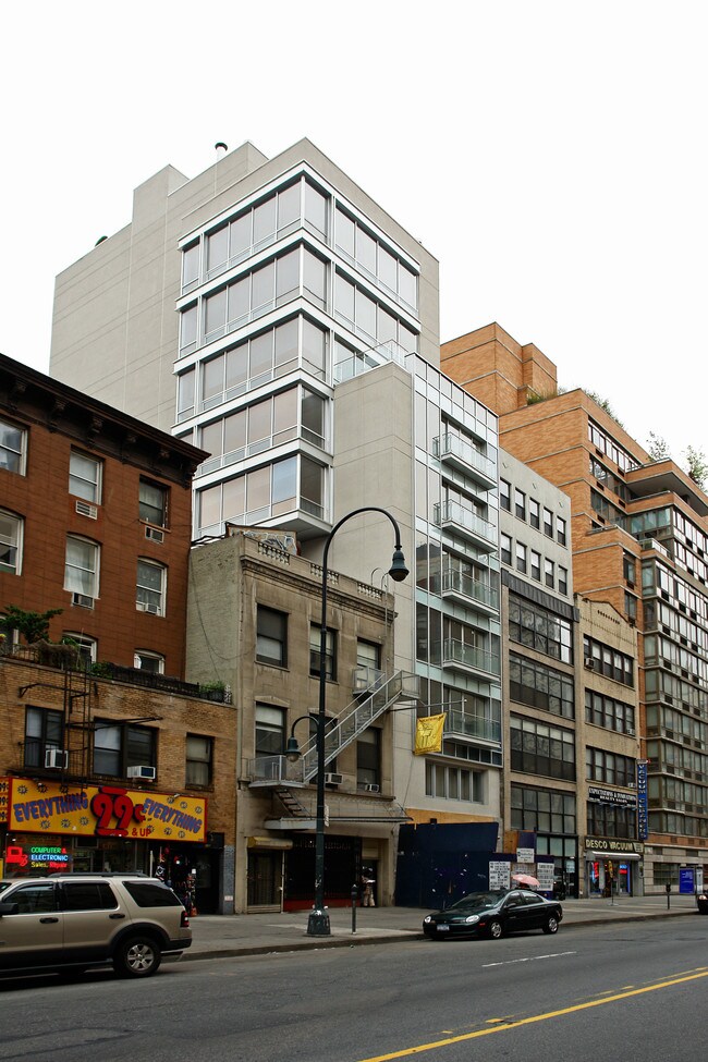 135 W 14th St in New York, NY - Building Photo - Building Photo
