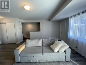 31 Zoisite Private in Ottawa, ON - Building Photo - Building Photo