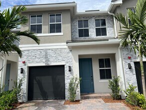 136 SW 170th Ave in Pembroke Pines, FL - Building Photo - Building Photo