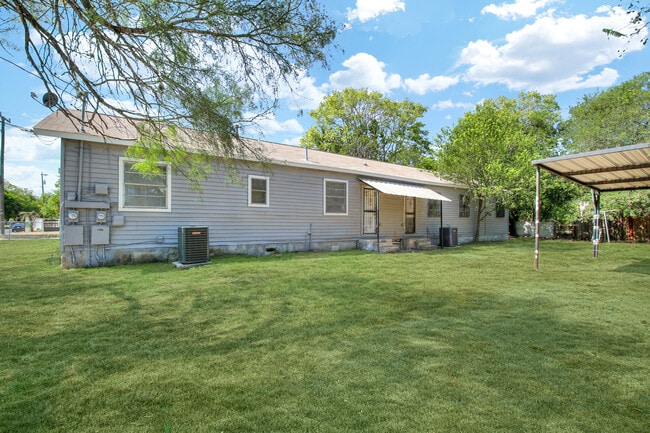 108 Bellinger St, Unit 108 Bellinger Street in San Antonio, TX - Building Photo - Building Photo