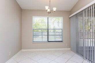 1455 Thornbank Ln in Royal Palm Beach, FL - Foto de edificio - Building Photo