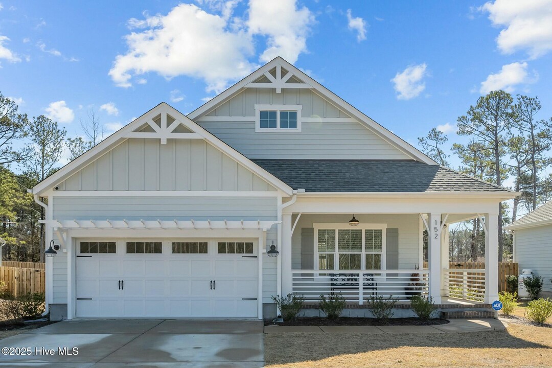 152 Streambed Wy in Hampstead, NC - Building Photo