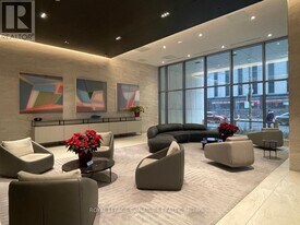 2221 Yonge St in Toronto, ON - Building Photo