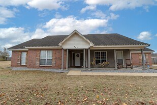 442 Myrick Rd in Deatsville, AL - Building Photo