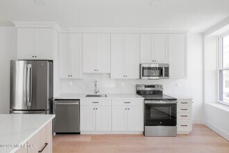 9 Wharf Ave in Red Bank, NJ - Building Photo - Building Photo