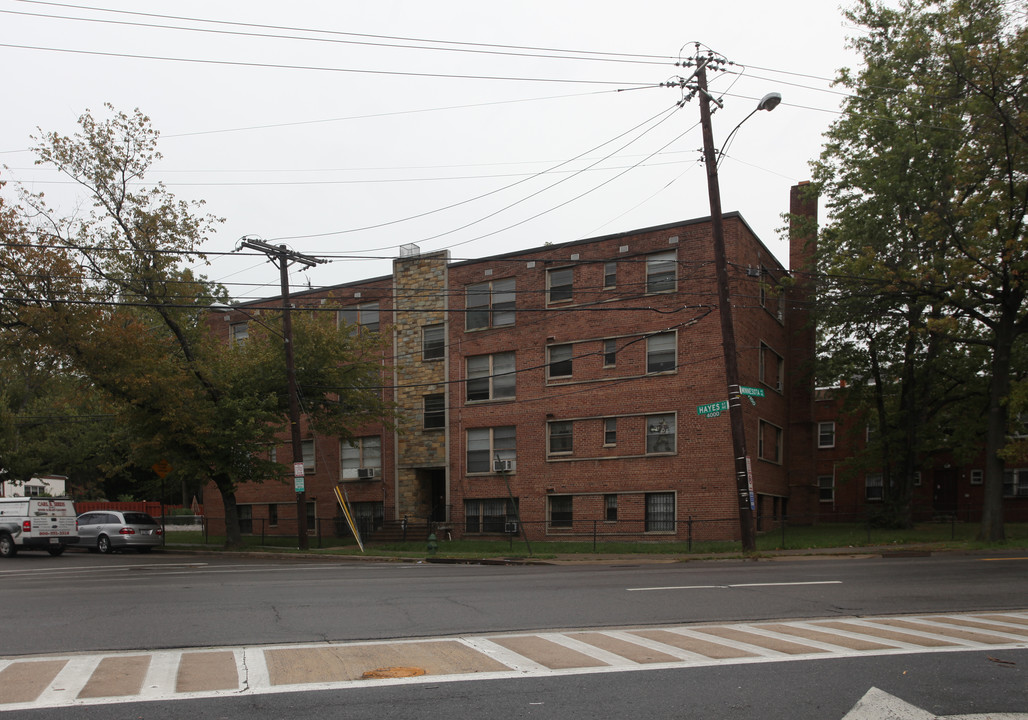 4001 Hayes St NE in Washington, DC - Building Photo