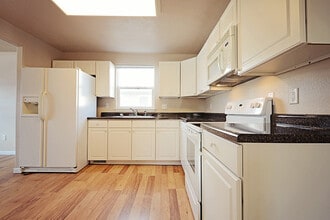 110 8th St NW in Minot, ND - Building Photo - Building Photo