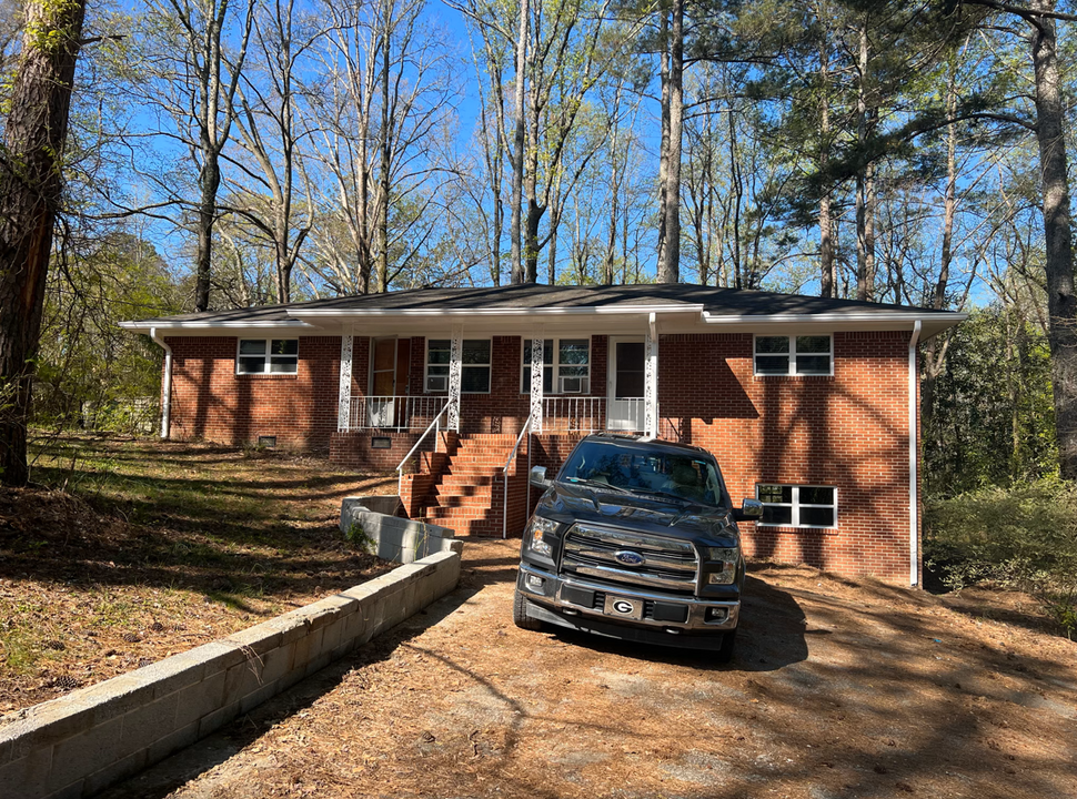 6048 Garner Rd SW in Mableton, GA - Building Photo