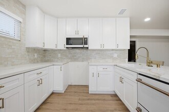 6209 Mesita Dr in San Diego, CA - Building Photo - Building Photo