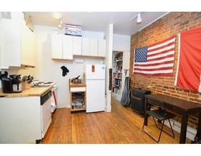 995 Myrtle St in Boston, MA - Building Photo - Building Photo