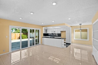 18123 Delano St in Los Angeles, CA - Building Photo - Building Photo