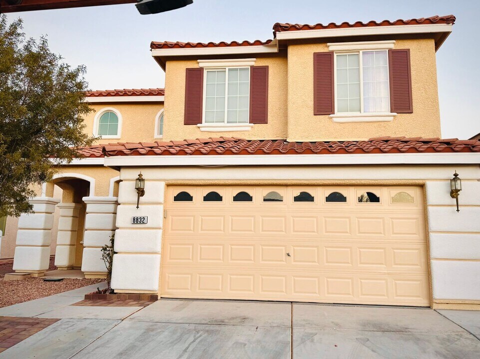 8832 Timber Mesa St in Las Vegas, NV - Building Photo