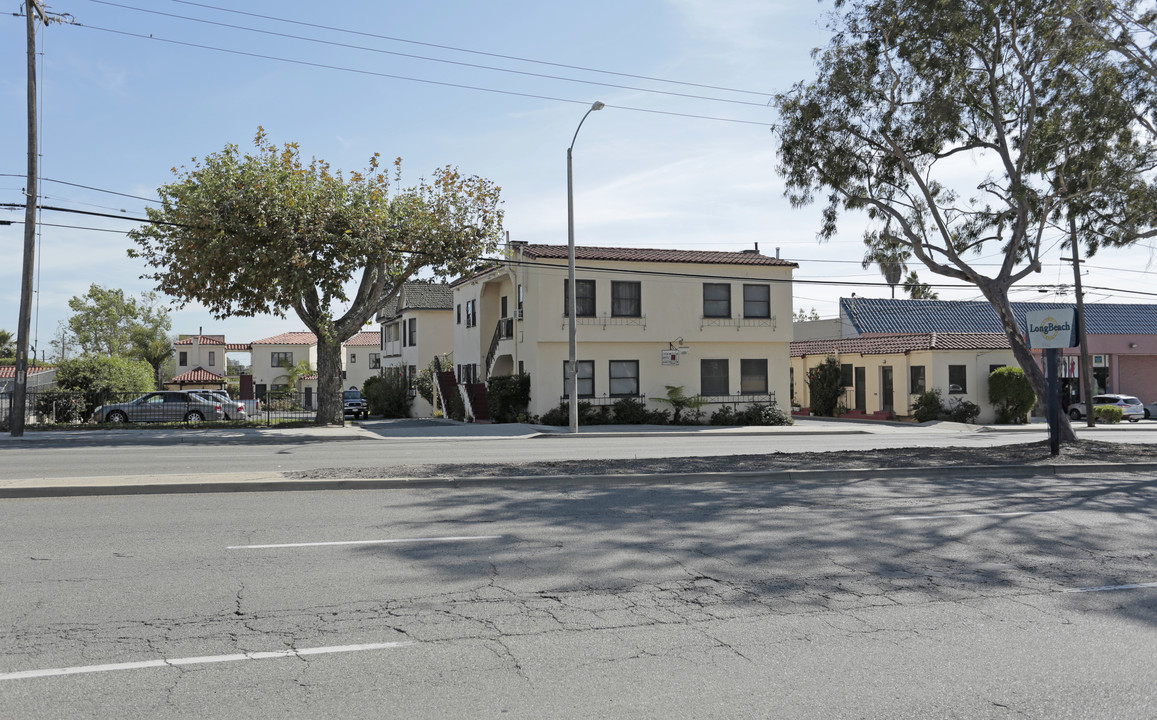 Casa Morada in Long Beach, CA - Building Photo