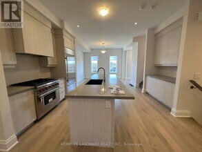 9420 Bayview Ave in Richmond Hill, ON - Building Photo - Building Photo