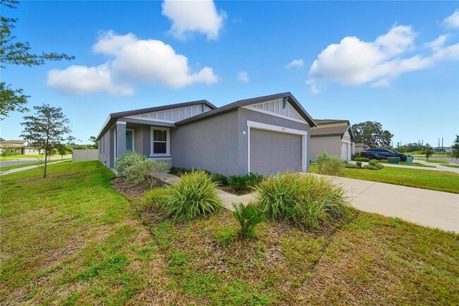 3132 Shelter Way in Zephyrhills, FL - Building Photo - Building Photo