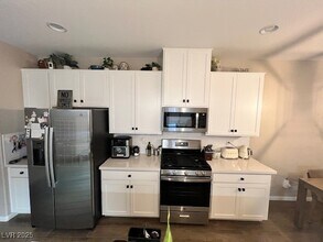 534 Celebratory Pl in Henderson, NV - Building Photo - Building Photo
