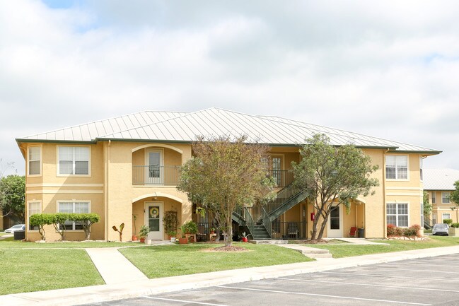 Northwood Luxury Apartments & Corporate Su... in New Braunfels, TX - Building Photo - Building Photo