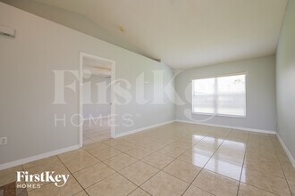 827 Massy Ct in Kissimmee, FL - Foto de edificio - Building Photo