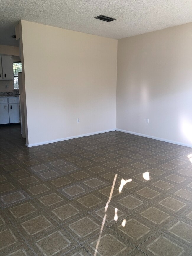 2372 Florida Dr in Deltona, FL - Building Photo - Building Photo
