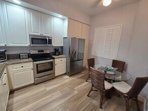 22 Harbour Isle Dr W in Fort Pierce, FL - Building Photo - Building Photo