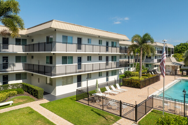 Central Gardens in Naples, FL - Foto de edificio - Building Photo