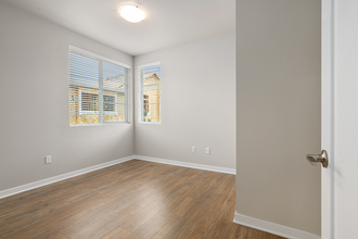 18862 67th Ave NE in Kenmore, WA - Building Photo - Building Photo