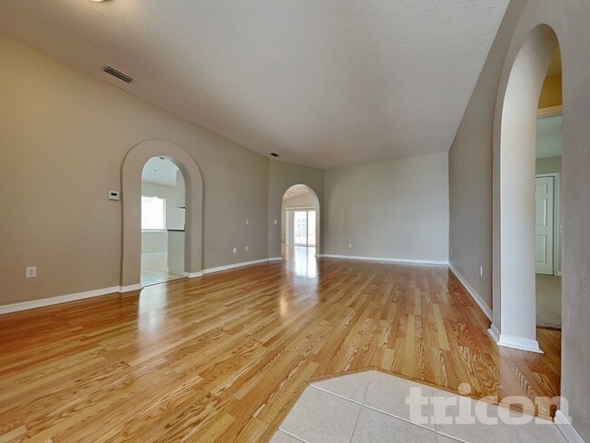 4926 Trinidad Dr in Land O Lakes, FL - Foto de edificio - Building Photo