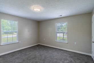 Forest Pine Apartments in Franklin, VA - Foto de edificio - Building Photo