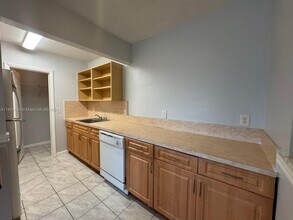 1522 NE 34th Ct in Oakland Park, FL - Building Photo - Building Photo