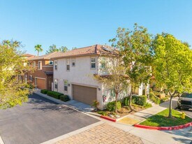 372 Cardinal Ln in Upland, CA - Building Photo