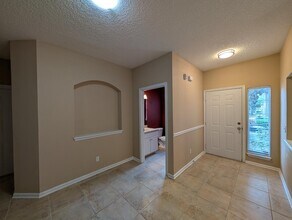 1736 Forest Lake Cir W in Jacksonville, FL - Building Photo - Building Photo
