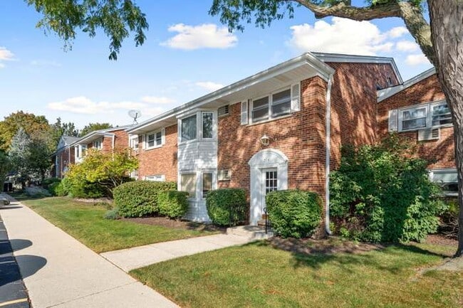 514 W Miner St in Arlington Heights, IL - Building Photo - Building Photo