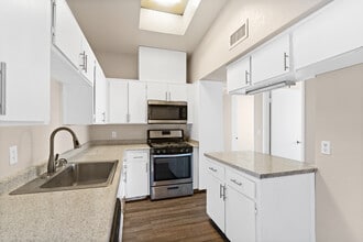 Wilson Garden in Banning, CA - Building Photo - Interior Photo