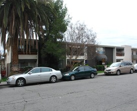 5424 Corteen Pl in Valley Village, CA - Building Photo - Building Photo