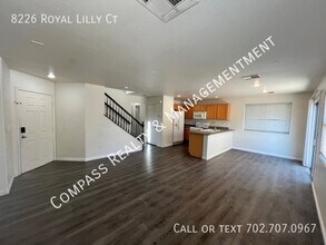 8226 Royal Lilly Ct in Las Vegas, NV - Building Photo - Building Photo