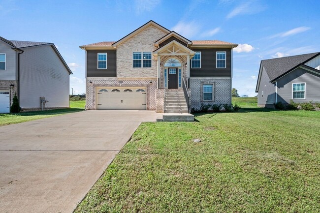 355 Dugger Dr in Clarksville, TN - Foto de edificio - Building Photo