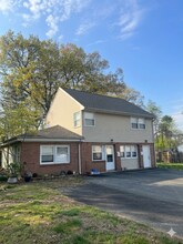 102 Spruce St, Unit B in Delran, NJ - Foto de edificio - Building Photo
