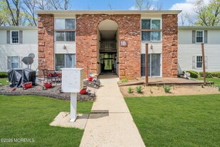 18-7 Augusta Ct in Freehold Township, NJ - Building Photo