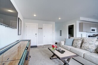 5242 Fallon St in Bozeman, MT - Foto de edificio - Building Photo