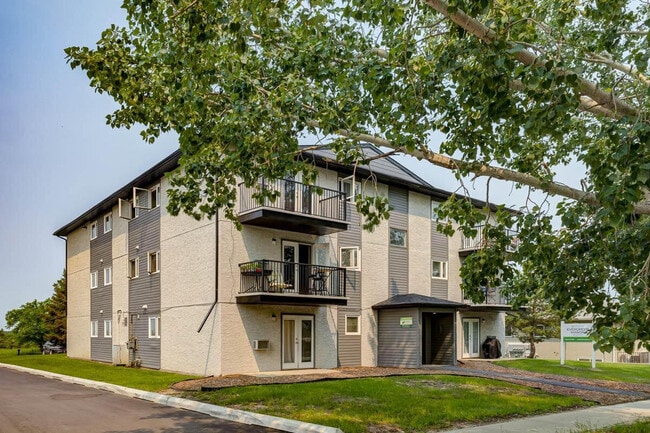 Evergreen Manor in Prince Albert, SK - Building Photo - Building Photo