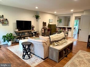 1091 Smartts Ln NE in Leesburg, VA - Building Photo - Building Photo