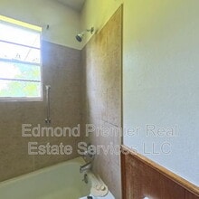 706 NW 96th St in Oklahoma City, OK - Building Photo - Building Photo