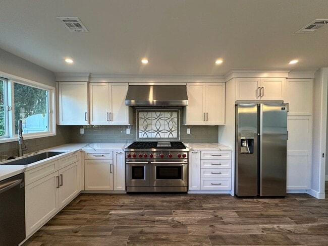 30222 Rainbow Crest Dr in Agoura Hills, CA - Foto de edificio - Building Photo